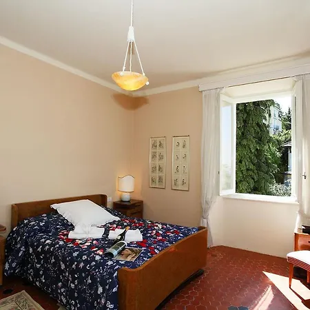 Sleeps 4 *